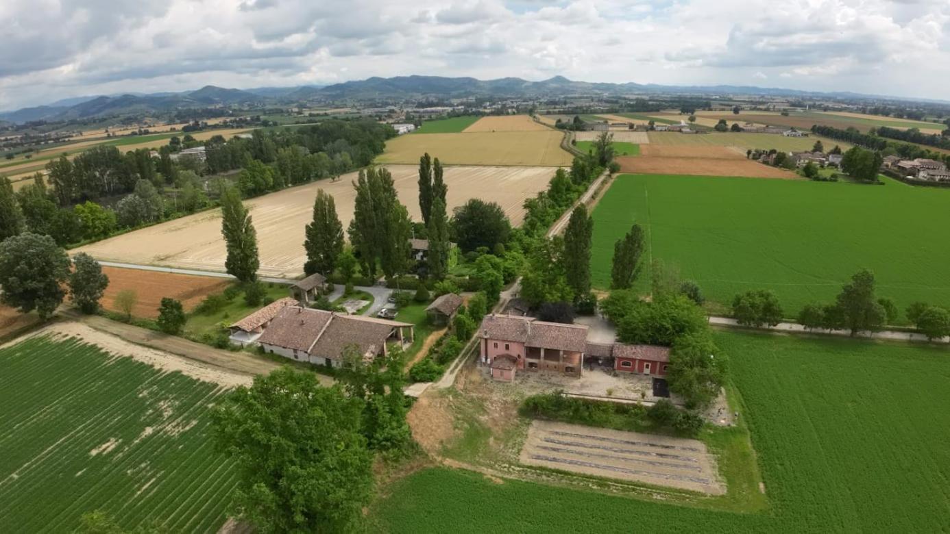 Agriturismo Le Corti Della Gualdana Voghera Buitenkant foto