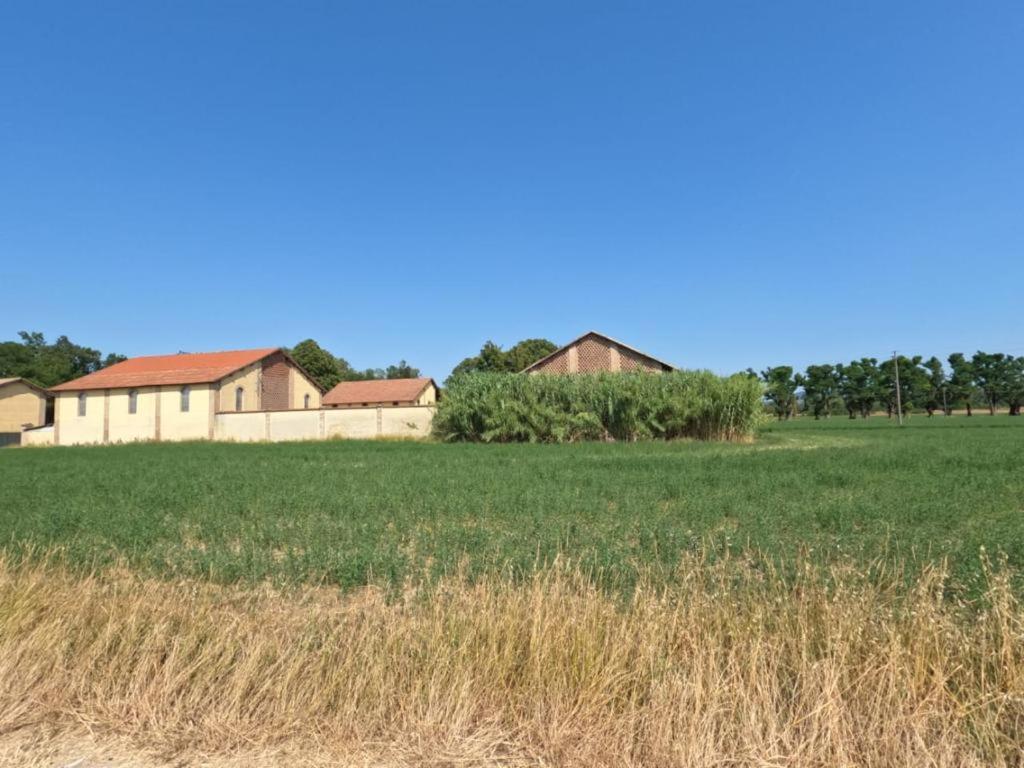 Agriturismo Le Corti Della Gualdana Voghera Buitenkant foto